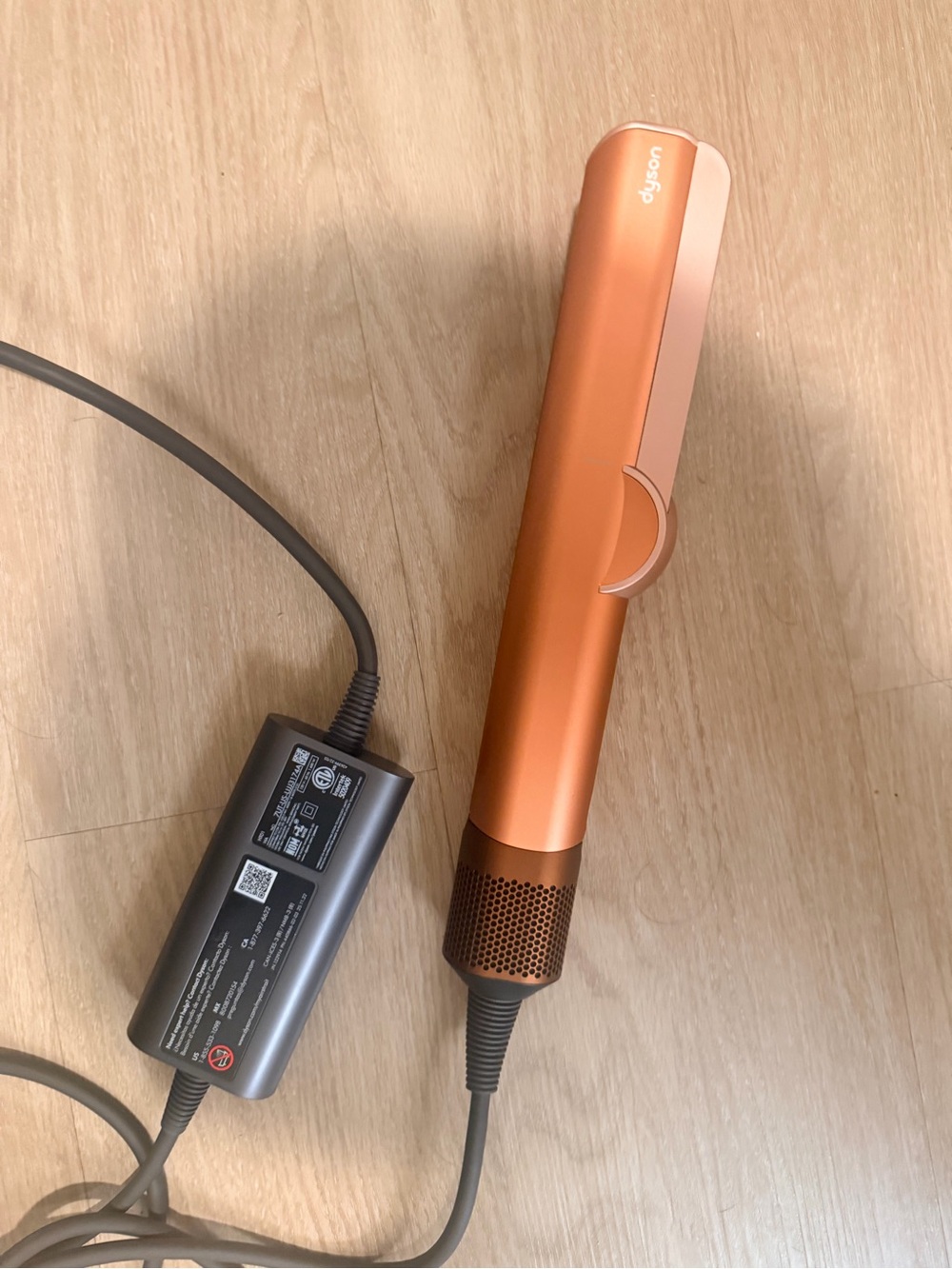 Dyson airstrait straightener